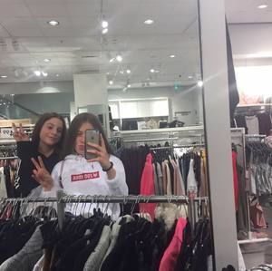 Meet your Posher, Alicia